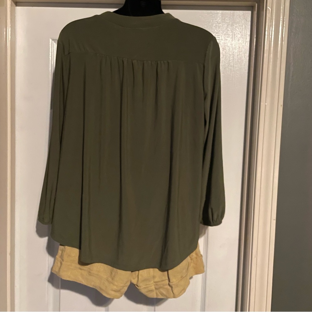 Vince Camuto Deep Olive V-Neck Long Sleeve Blouse All Season - Picture 4 of 7